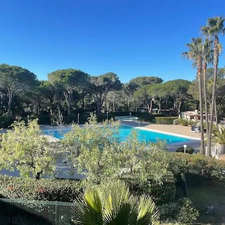 Bel appartement à Saint-Raphaël avec vue piscine Exterior foto