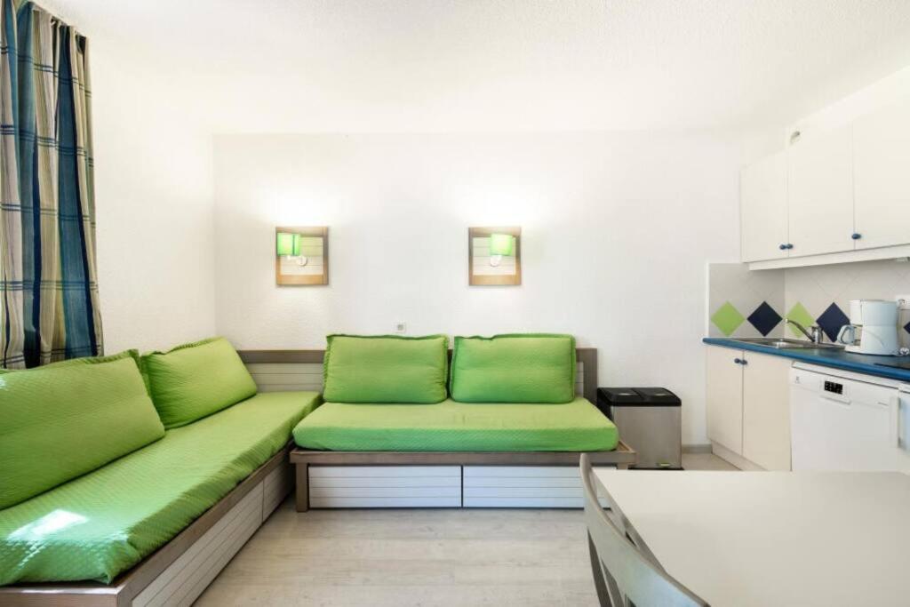 Bel appartement à Saint-Raphaël avec vue piscine Exterior foto