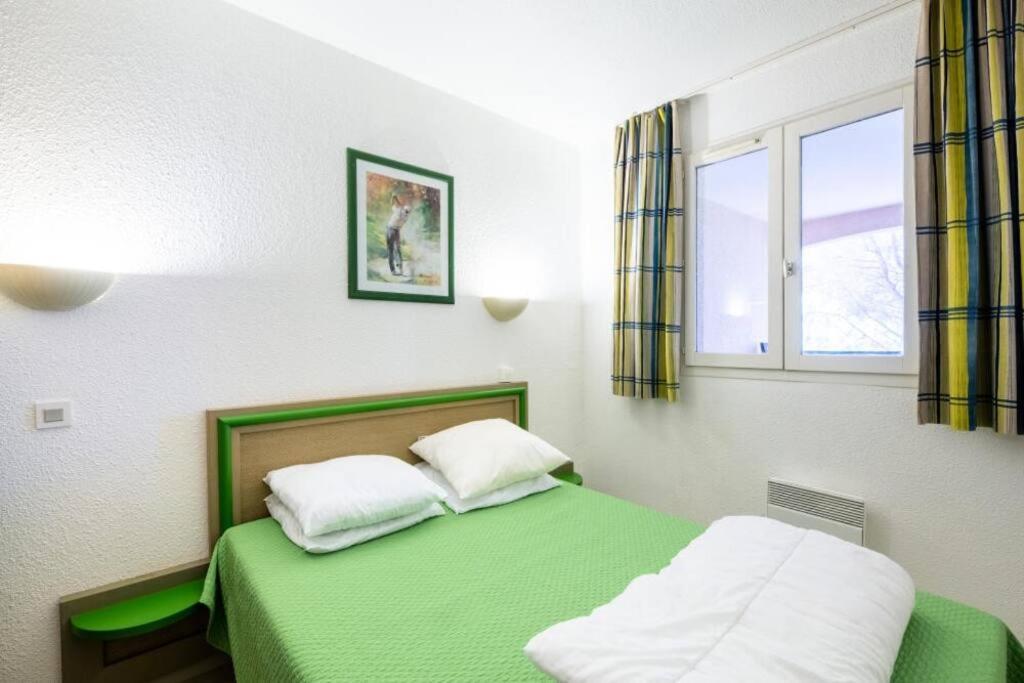 Bel appartement à Saint-Raphaël avec vue piscine Exterior foto