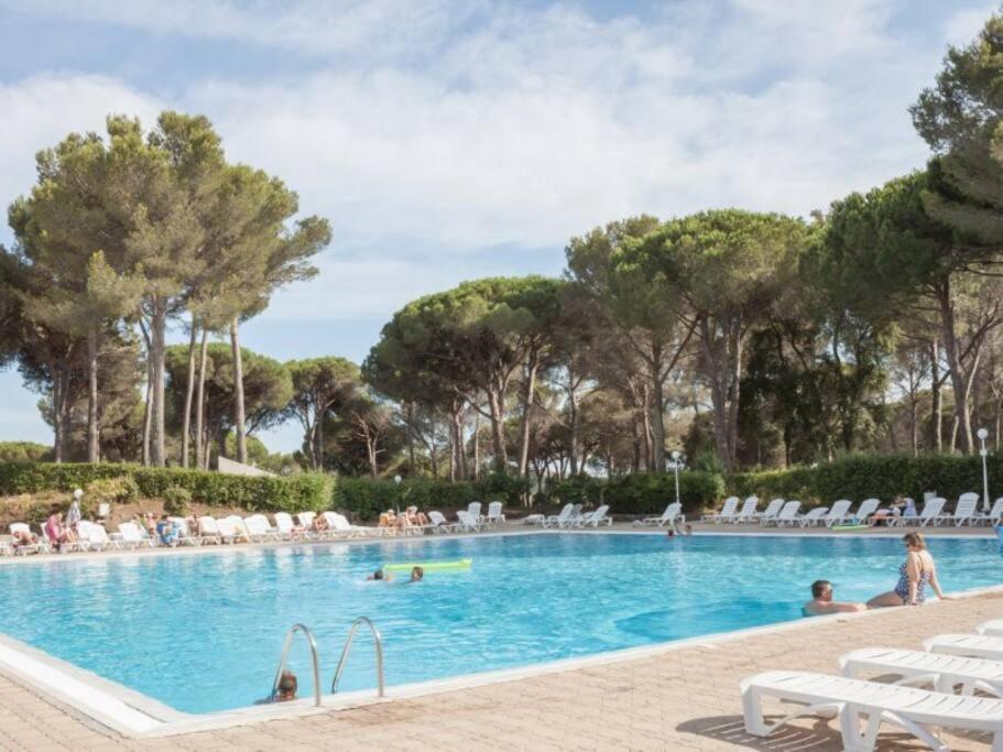Bel appartement à Saint-Raphaël avec vue piscine Exterior foto
