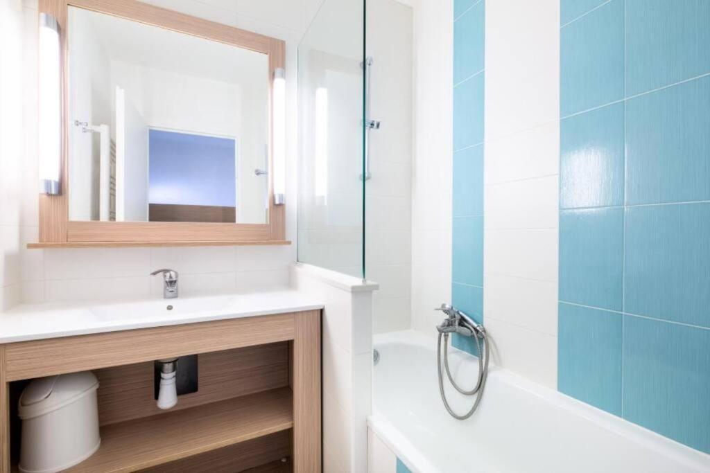 Bel appartement à Saint-Raphaël avec vue piscine Exterior foto